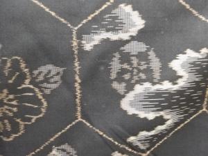 アンティーク　亀甲に花模様織り出し本場泥大島紬着物